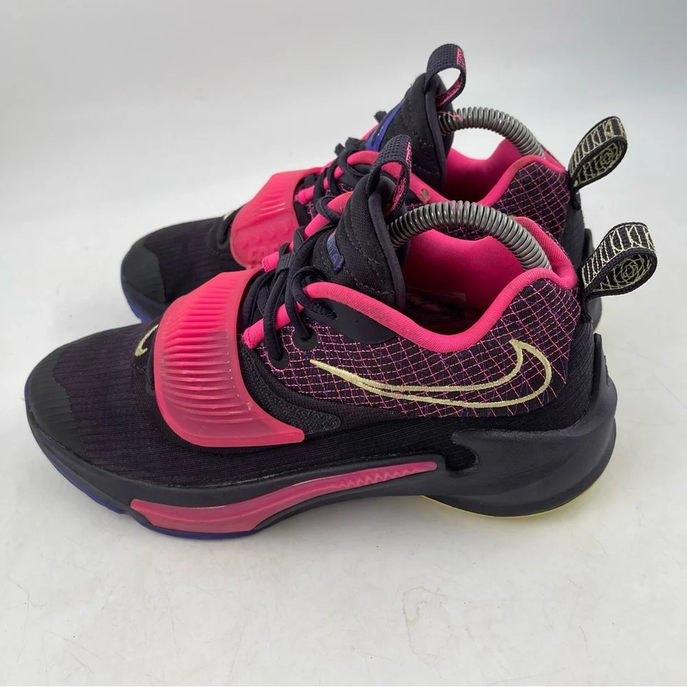 👞 Nike Unisex Zoom Freak 3-SZ 6 Y-Purple Pink Low Top Lace- Up Running Shoe